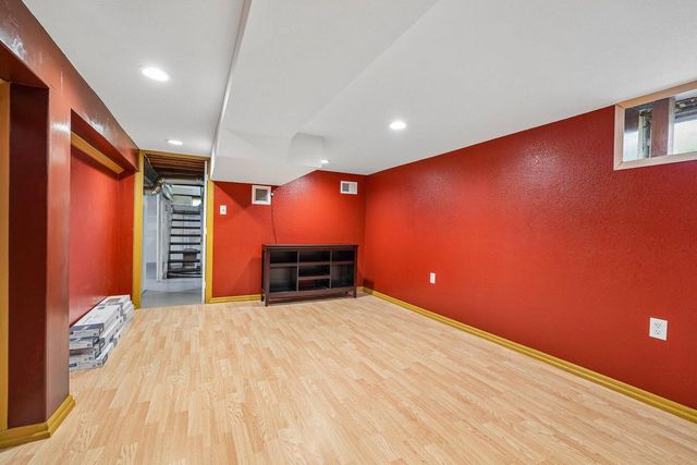 1633 Aldoro DRIVE, Waukesha, WI 53188