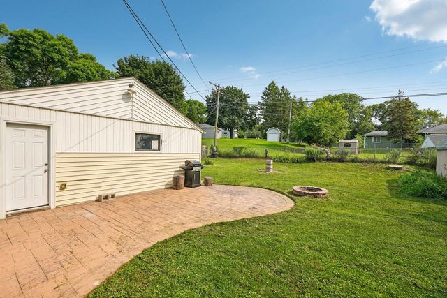 1633 Aldoro DRIVE, Waukesha, WI 53188