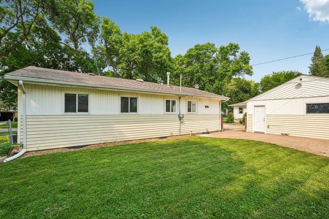 1633 Aldoro DRIVE, Waukesha, WI 53188
