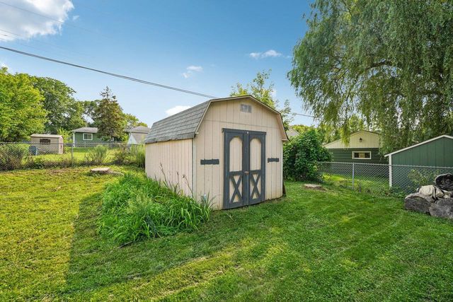 1633 Aldoro DRIVE, Waukesha, WI 53188