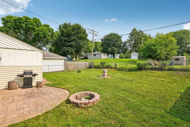 1633 Aldoro DRIVE, Waukesha, WI 53188