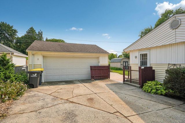 1633 Aldoro DRIVE, Waukesha, WI 53188