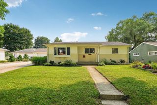 1633 Aldoro DRIVE, Waukesha, WI 53188