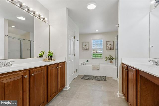 135 EQUESTRIAN CT, Perkasie, PA 18944