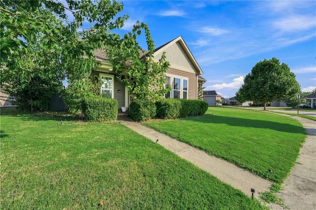 1140 S Oxbow Way, Fayetteville, AR 72704
