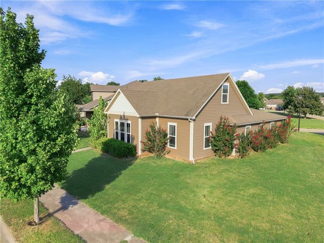 1140 S Oxbow Way, Fayetteville, AR 72704