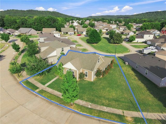 1140 S Oxbow Way, Fayetteville, AR 72704