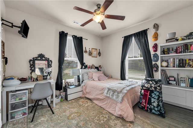 1140 S Oxbow Way, Fayetteville, AR 72704