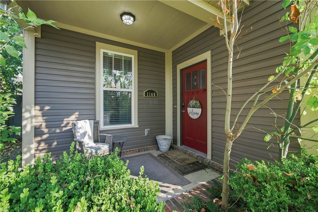 1140 S Oxbow Way, Fayetteville, AR 72704
