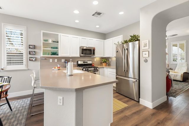 220 N Mill Valley Cir, Sacramento, CA 95835