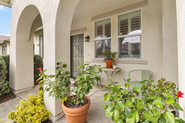 220 N Mill Valley Cir, Sacramento, CA 95835