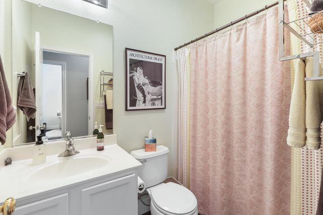 220 N Mill Valley Cir, Sacramento, CA 95835