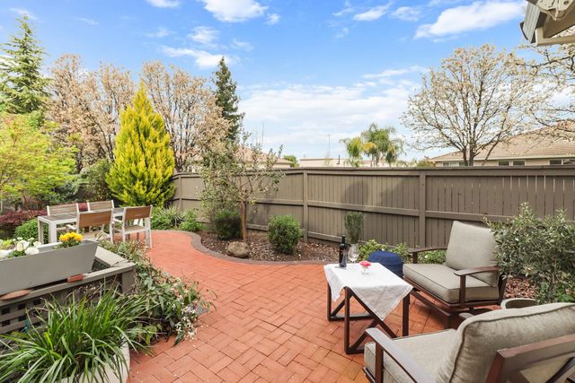 220 N Mill Valley Cir, Sacramento, CA 95835