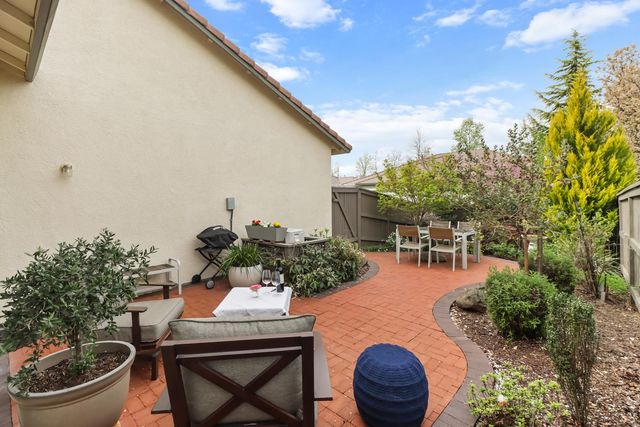 220 N Mill Valley Cir, Sacramento, CA 95835