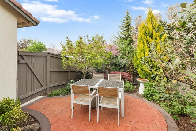 220 N Mill Valley Cir, Sacramento, CA 95835