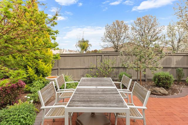 220 N Mill Valley Cir, Sacramento, CA 95835