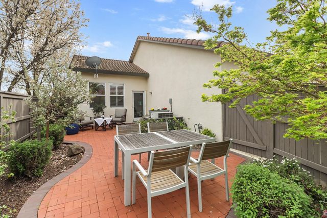 220 N Mill Valley Cir, Sacramento, CA 95835