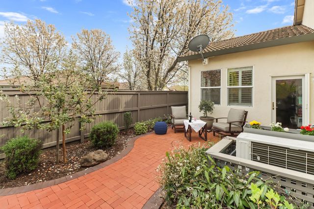 220 N Mill Valley Cir, Sacramento, CA 95835