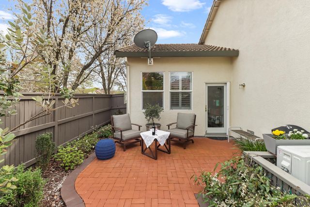 220 N Mill Valley Cir, Sacramento, CA 95835