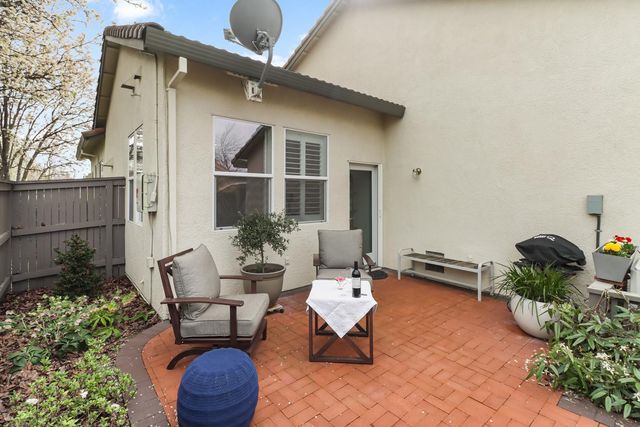 220 N Mill Valley Cir, Sacramento, CA 95835