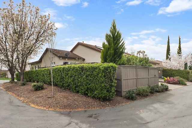 220 N Mill Valley Cir, Sacramento, CA 95835