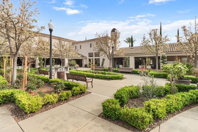 220 N Mill Valley Cir, Sacramento, CA 95835