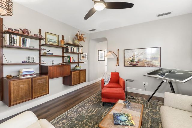 220 N Mill Valley Cir, Sacramento, CA 95835