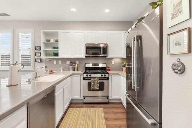 220 N Mill Valley Cir, Sacramento, CA 95835