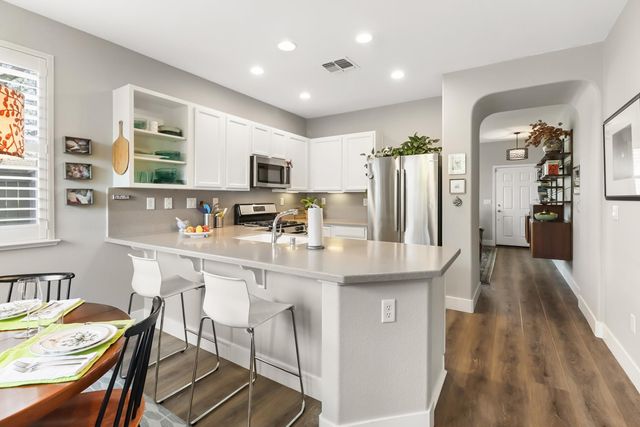 220 N Mill Valley Cir, Sacramento, CA 95835