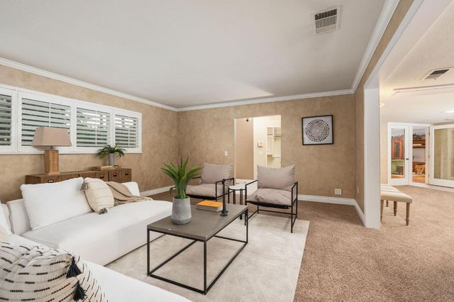 5662 N Thorne Avenue, Fresno, CA 93711