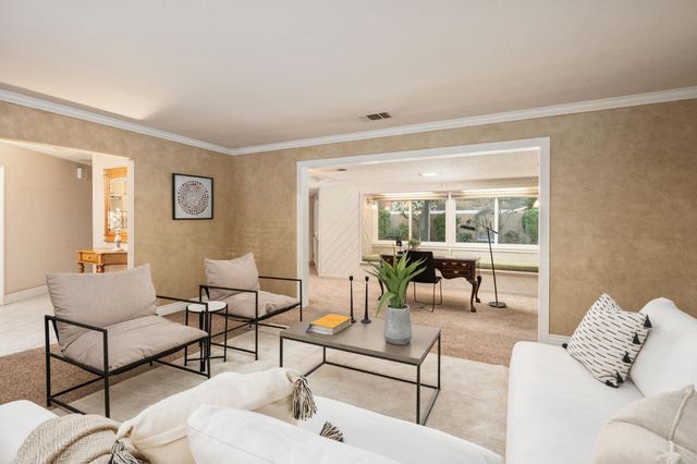 5662 N Thorne Avenue, Fresno, CA 93711