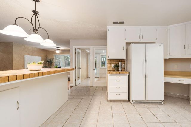 5662 N Thorne Avenue, Fresno, CA 93711