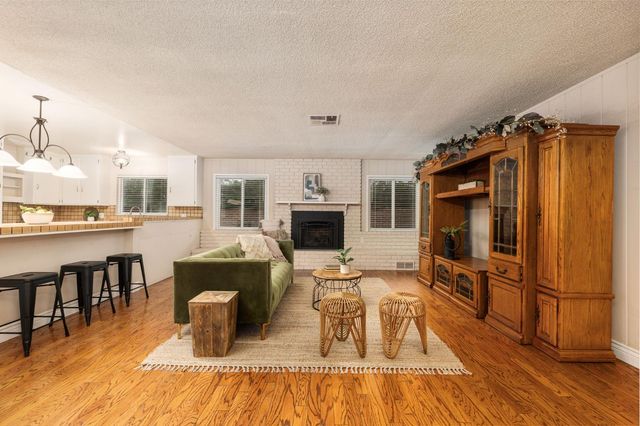 5662 N Thorne Avenue, Fresno, CA 93711