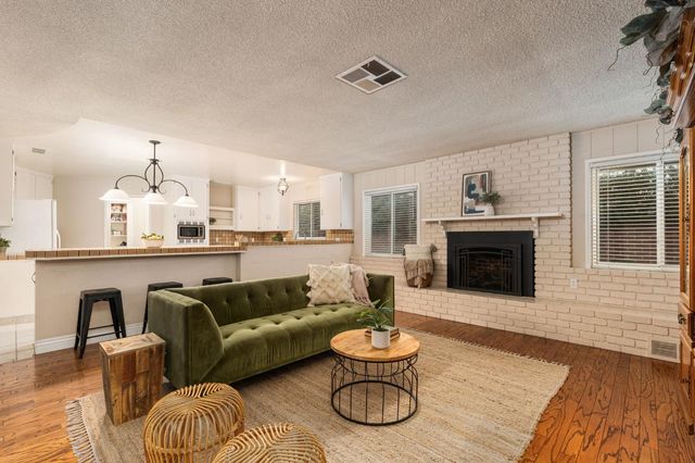 5662 N Thorne Avenue, Fresno, CA 93711