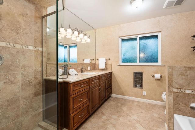 5662 N Thorne Avenue, Fresno, CA 93711