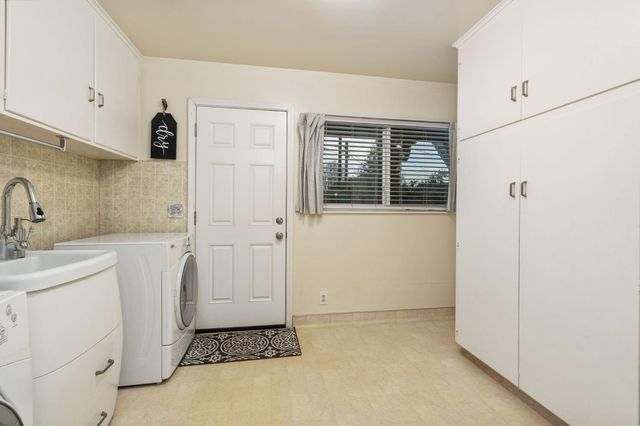 5662 N Thorne Avenue, Fresno, CA 93711