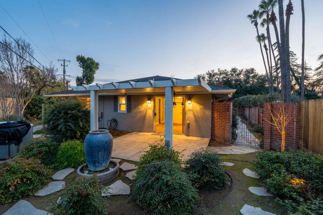 5662 N Thorne Avenue, Fresno, CA 93711