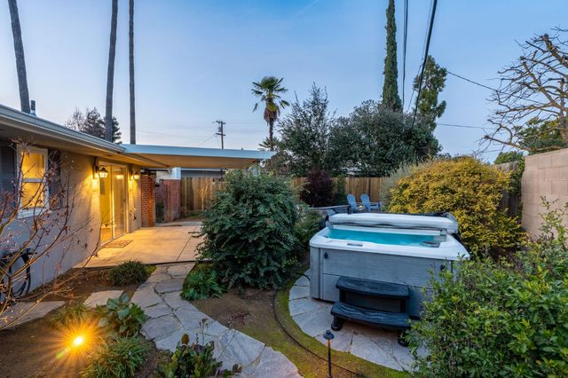 5662 N Thorne Avenue, Fresno, CA 93711