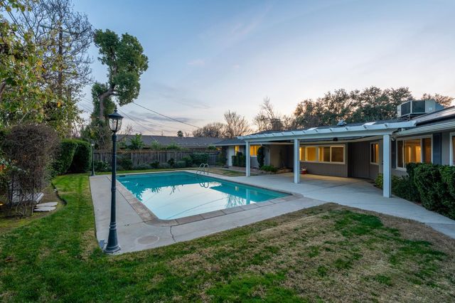 5662 N Thorne Avenue, Fresno, CA 93711