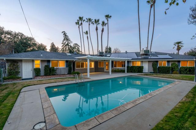 5662 N Thorne Avenue, Fresno, CA 93711