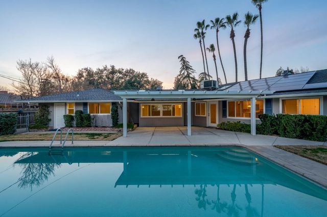 5662 N Thorne Avenue, Fresno, CA 93711