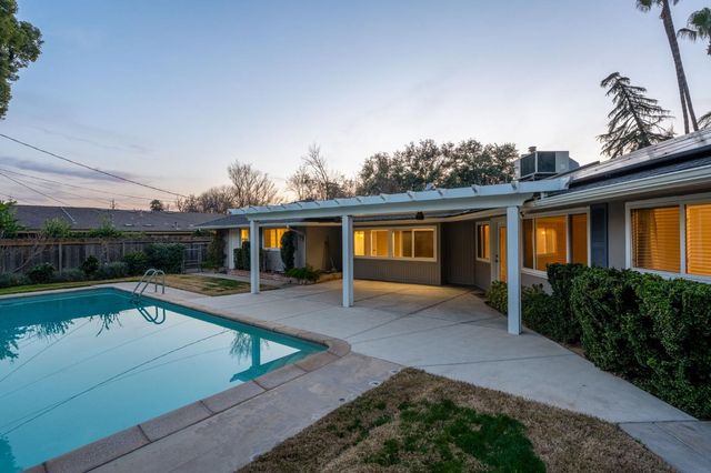 5662 N Thorne Avenue, Fresno, CA 93711