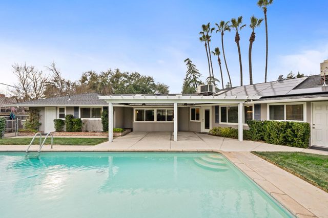 5662 N Thorne Avenue, Fresno, CA 93711