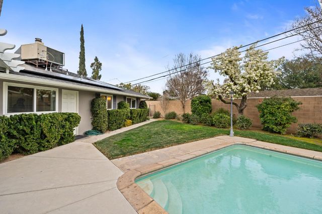 5662 N Thorne Avenue, Fresno, CA 93711