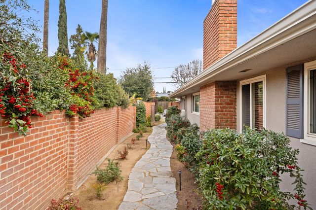 5662 N Thorne Avenue, Fresno, CA 93711