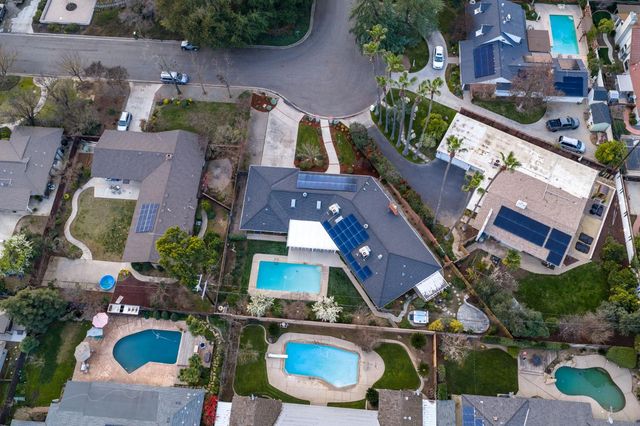 5662 N Thorne Avenue, Fresno, CA 93711