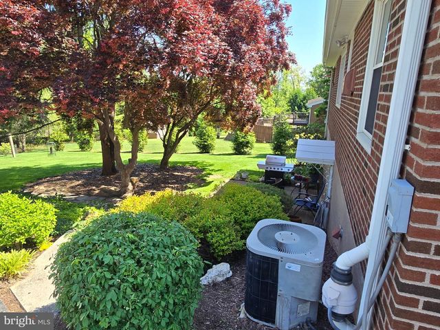 211 WALNUT LEVEL RD, New Cumberland, PA 17070