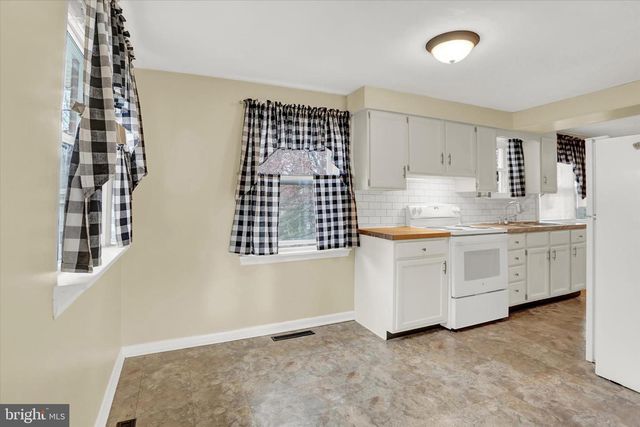 211 WALNUT LEVEL RD, New Cumberland, PA 17070