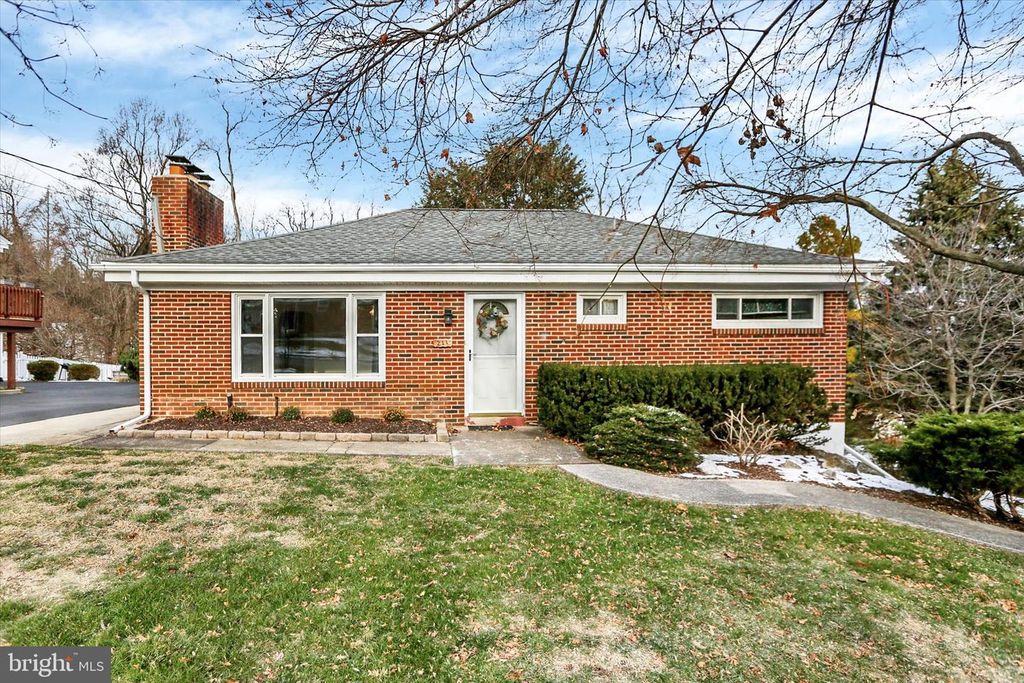 211 WALNUT LEVEL RD, New Cumberland, PA 17070