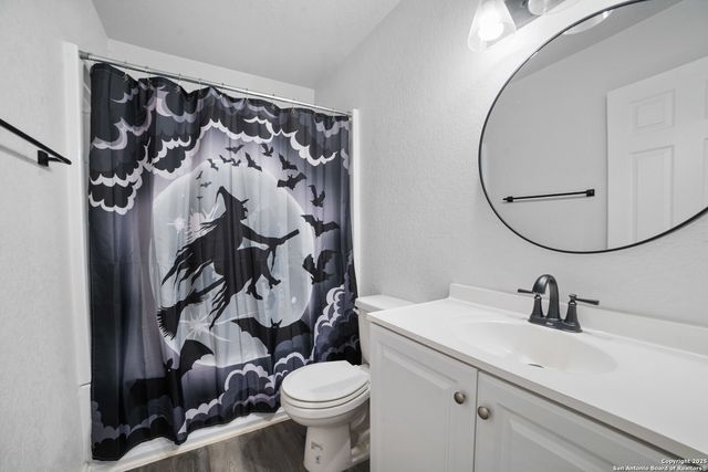 309 Las Palomas, Lytle, TX 78052